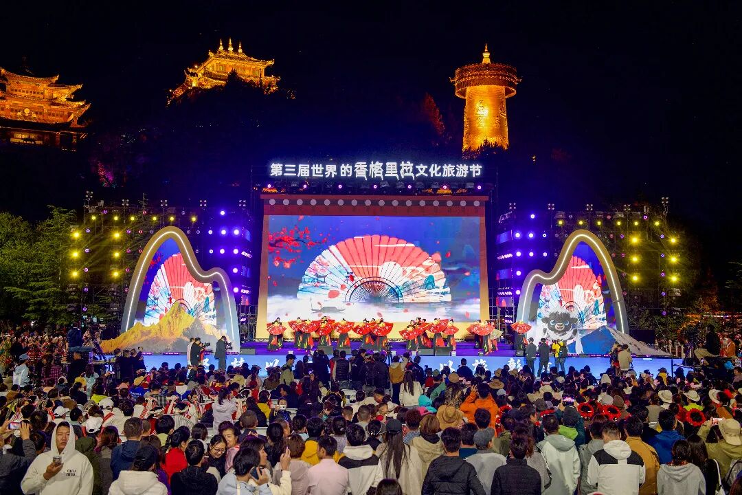 月光广场夜未央 民族团结舞飞扬——2025年遇见云南夜间民族特色广场舞大联欢侧记