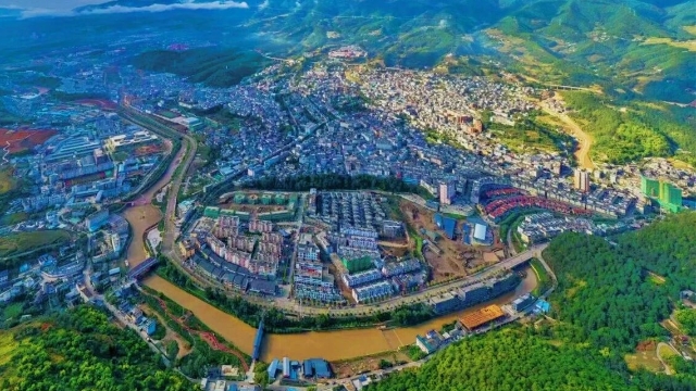 维西傈僳族自治县：四十载砥砺奋进 三江畔明珠生辉