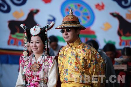 《西藏秘密》主演郭晓冬和沈傲君，在剧中两人饰演德勒家族主人。