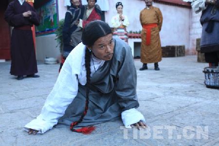 黄若萌在剧中扮演旺秋管家，是身份稍高的奴隶。