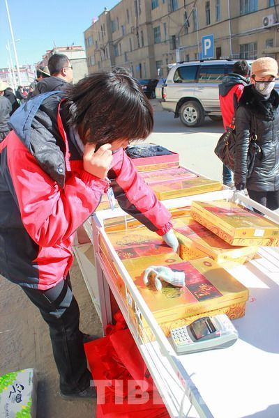为了方便市民使用惠民卡，商家专门准备了刷卡机