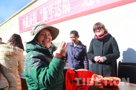 市民们可以亲自采摘新鲜可口的草莓