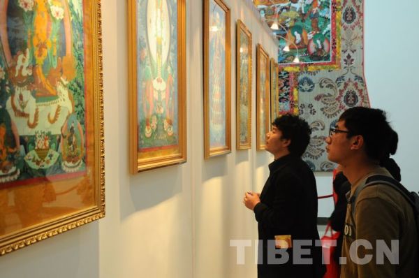 西藏唐卡艺术传习基地暨西藏唐卡画院在拉萨正式揭牌