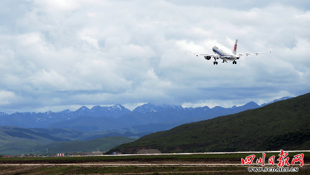 6月5日，试飞的中国国际航空公司的空客A319客机。 四川日报 李向雨 摄