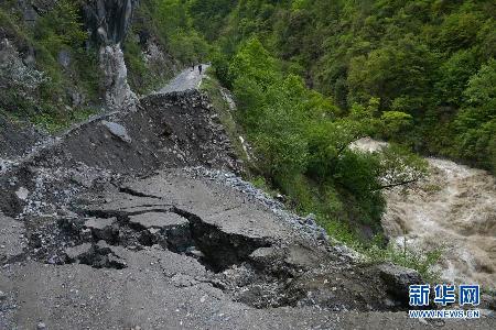 ＃（社会）（2）四川甘孜州道孚县遭受大雨袭击致部分公路中断