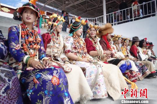 “万里长江第一县”青海治多县首届嘎嘉洛文化旅游节开幕