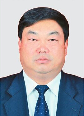 权威发布│杨健当选大理州州长中共大理州委书记杨宁向杨健颁发当选证书。  