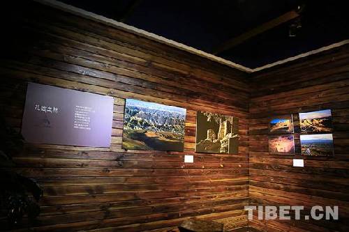 《世界屋脊秘境阿里》摄影展在京开幕