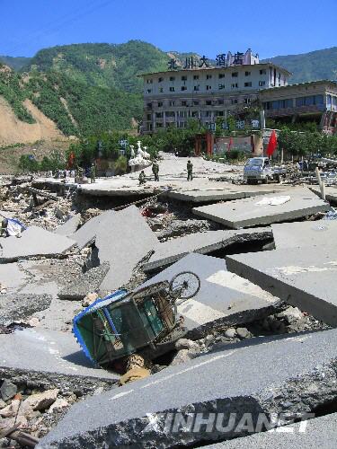  这是北川县城内的景象（7月5日摄）。当日，记者经特许进入地震重灾区北川县城采访，用相机记录下北川县城的现状