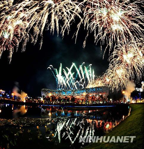 8月2日，北京奥运会开幕式进行第二次彩排，燃放的焰火绽放在北京上空。 